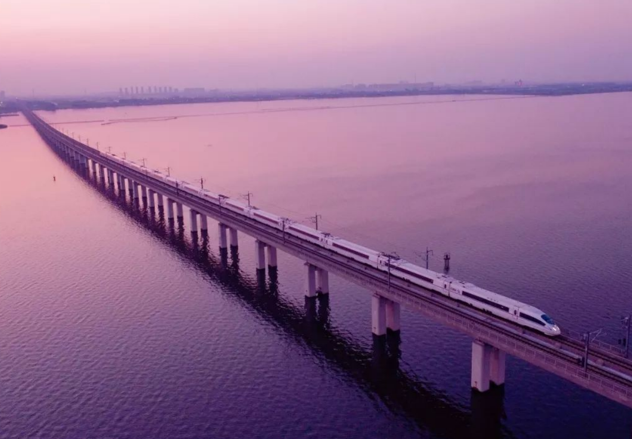 世界上最长的桥梁在哪里？（比港珠澳大桥长3倍，开车都要2小时，在我国） 的第4张图片