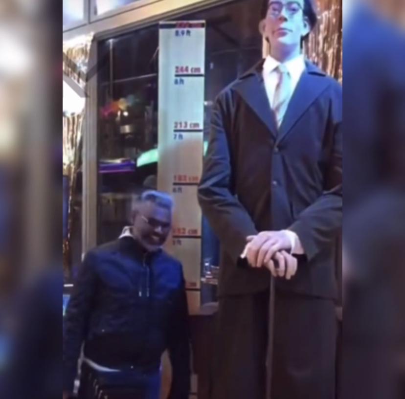 世界上最高的人，在他面前，姚明都是小迪迪 的第3张图片