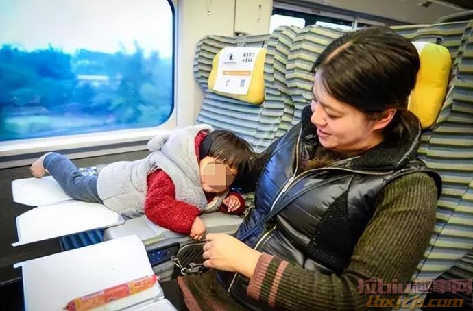 孩子高铁上吵闹乘客提醒被家长怼：没有法律限制我们不能喊 的第2张图片